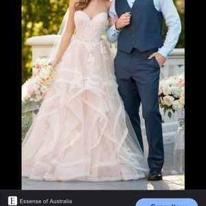 Stunning Stella York wedding dress , model 6432  , Size 6 , never worn !!